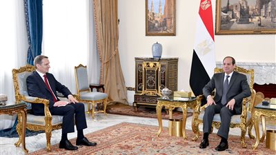 السيسي يستقبل رئيس جهاز الاستخبارات الروسية لبحث تطورات الأوضاع الإقليمية