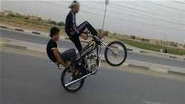 طالبين - تعبيرية