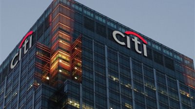 البنوك العالمية تتجه لتسريح العمال في 2024 وسط ضغوط خفض التكاليف 