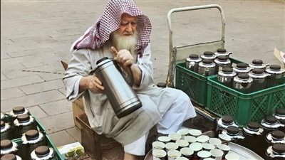 لمدة 40 عاما.. وفاة الحاج السوري إسماعيل أبو السباع مضيف زوار المدينة المنورة بالشاي والقهوة مجانا| بث مباشر 