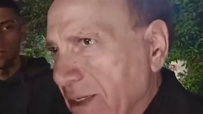 شبيه عادل إمام في عزاء شيرين سيف النصر: كانت بتحب الخير.. واشتغلت كتير مع الزعيم | فيديو 