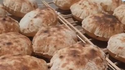 بعد نزول أسعار الدقيق.. أول مخبز سياحي يطبق التسعيرة الجديدة في المنيا: الرغيف بـ50 قرشا | بث مباشر