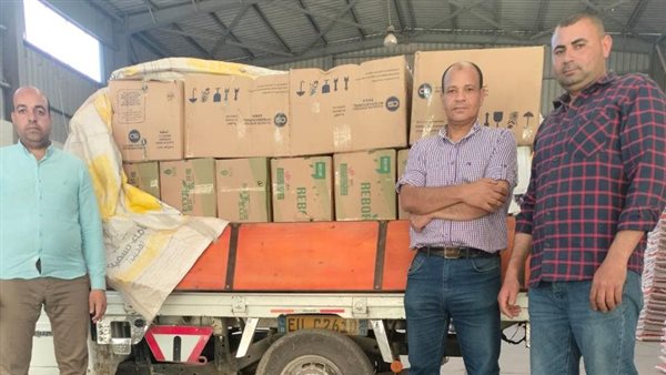 ضبط سيارتين نقل محملين