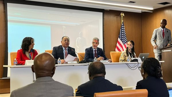 وزير المالية في واشنطن