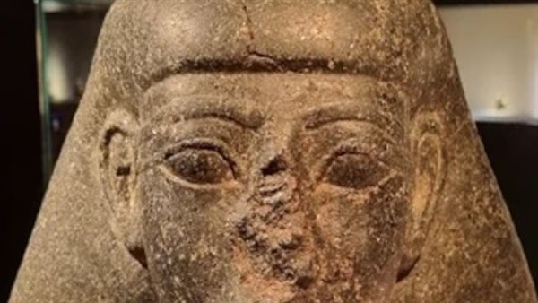 التمثال المصري 