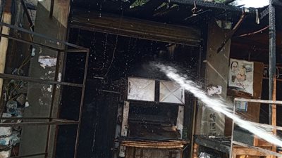 خسائر فادحة.. حريق ضخم يلتهم مخبزًا وإصابة 3 أشخاص في قنا|صور