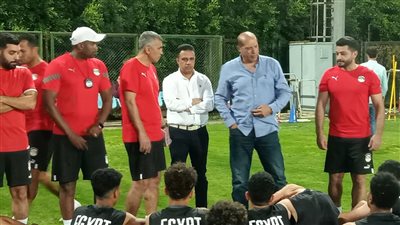 علاء نبيل يحضر مران منتخب 2007 ويحفز الجهاز الفني واللاعبين