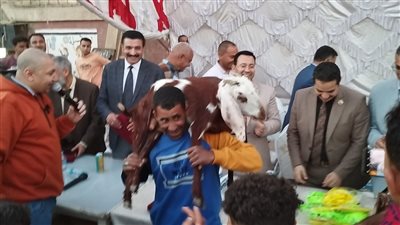 هل قدمت الشباب والرياضة معزة لمشجع بدورة كرة قدم في المنيا؟.. المديرية تفجر مفاجأة 