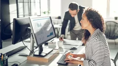 دراسة: العمل المتطلب تحديًا عقليًا قد يحمي من تراجع الذاكرة والتفكير