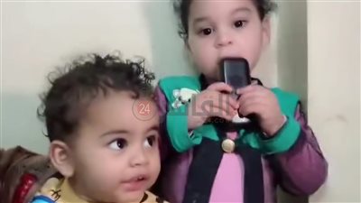 أب يترك صغيريه داخل الشقة بمفردهما لمدة 3 أيام دون طعام وشراب ويفر هاربا بالغربية