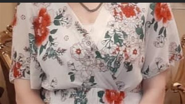 صورة الطالبة بالفستان