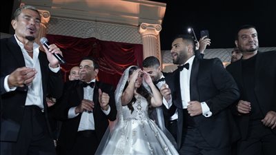 تألق نجوم التسعينيات وأبو هشيمة أبرز الحضور.. مشاهد من احتفال محمد فؤاد بزفاف نجله | بث مباشر