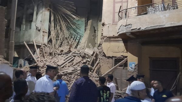 انهيار منزل من الطوب