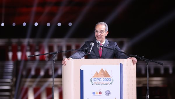 وزير الاتصالات وتكنولوجيا