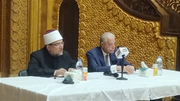 وزير الأوقاف ومحافظ