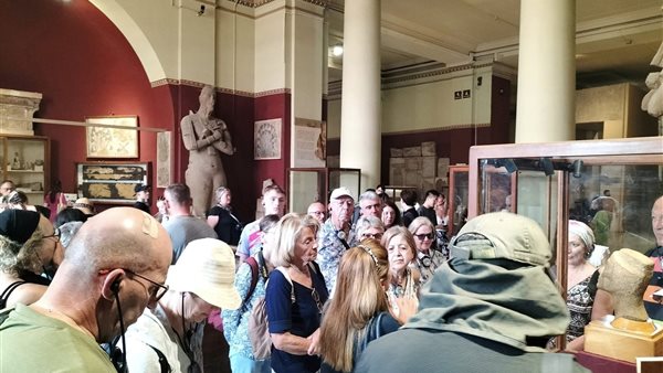 إقبال كبير من الزائرين