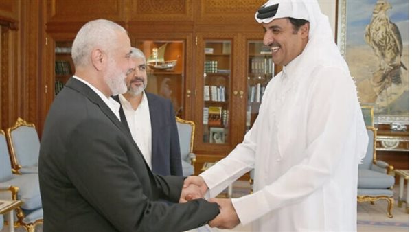 أمير قطر وقادة حماس