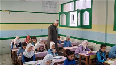 طلاب صفوف النقل الأزهري يؤدون ثان أيام امتحانات الفصل الدراسي الثاني