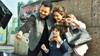 جان رامز يكشف صعوبات تصوير مسلسل المعلم: قعدت يوم كامل برا بيتي