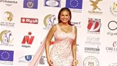 تألق هند صبري وغادة عادل على السجادة الحمراء في مهرجان أسوان الدولي | بث مباشر