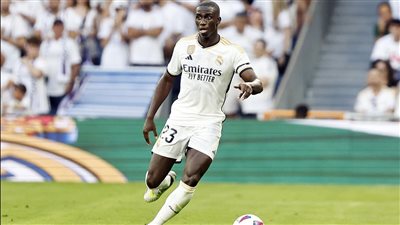 مع اقتراب نهاية عقده.. موقف ميندي من الاستمرار مع ريال مدريد