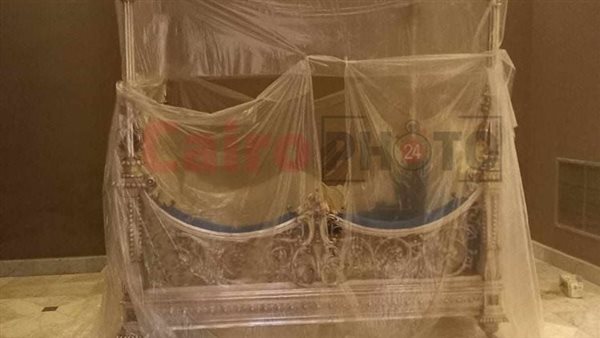 السرير الفضي بقصر