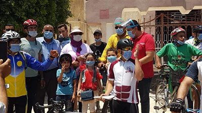 رئيس مدينة بسيون بالغربية تشارك في مارثون للدرجات وتوزع الكمامات على المواطنين (صور)