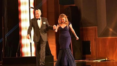 يسرا تحيي الذكري الأولى لوفاة الفنان عزت أبو عوف بهذه الطريقة (صور)