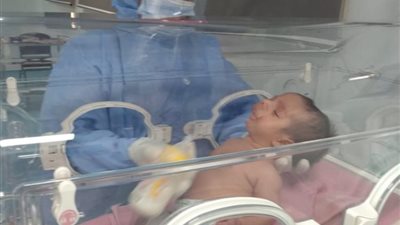 عمره 22 يوماً.. تعافى أصغر رضيع من الإصابة بفيروس كورونا (صور)