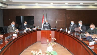 وزير النقل يلتقي مستشار رئيس الجمهورية للتخطيط العمراني لبحث تشغيل منظومة الكارت الذكي