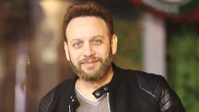 الموت يفجع مصطفى قمر في ابن عمه (صورة)