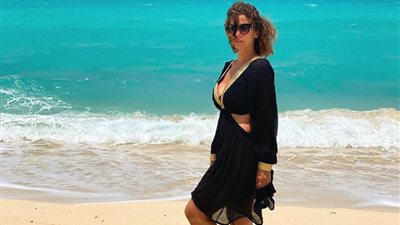 بـ”كاش مايوه”.. إيمان العاصي تشعل السوشيال ميديا بصور من عطلتها الصيفية