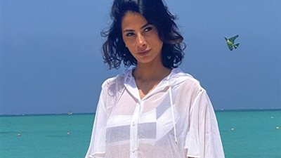 بالمايوه.. روبي في أحدث ظهور لها أمام البحر (صورة)