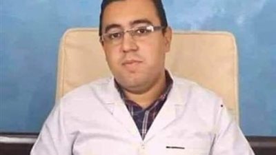 قدم خدمات كبيرة للمصابين.. “الأطباء” تنعى أحد شبابها المتوفي بسبب فيروس كورونا