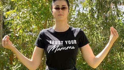 عائشة بن أحمد تستعد للتصوير برياضة الـ”يوجا” (صورة)