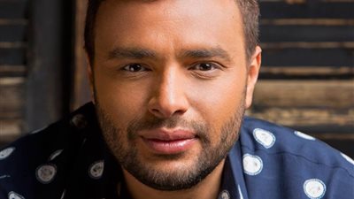 رامي صبري يضع اللمسات الأخيرة على بوستر ألبومه الجديد (صورة)