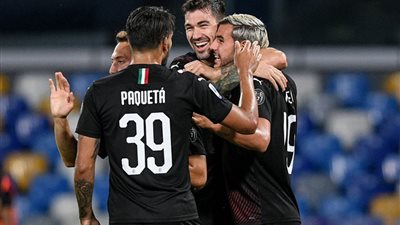 ميلان يتعادل إيجابيًا مع نابولي في الدوري الإيطالي