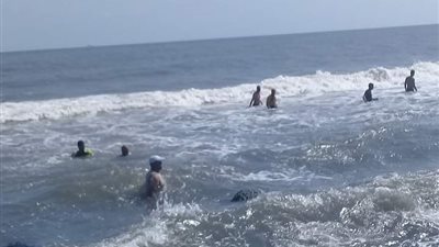 لليوم الرابع.. فرق الإنقاذ وغطاسين يبحثون عن طالب كلية هندسة الغارق بمصيف بلطيم (صور)