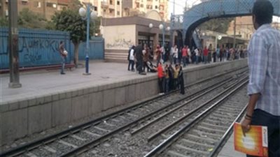 محاولة انتحار فاشلة لشاب أسفل عجلات مترو عزبة النخل.. تعرف على التفاصيل