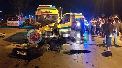 إصابة سائق ونجله إثر انقلاب سيارة نقل محملة بسلع تموينية فى سوهاج