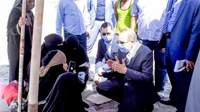 طائرة استكشاف ترصد جثة وسط الصخور بشاطئ الأمل ببلطيم (فيديو)