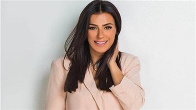 بهذه الصورة إنجي المٌقدم تعترف لجمهورها: “اللي يعرفني يعرف إني طفسه”