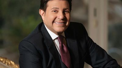 رغم سحبهم لقب “أمير الغناء” لصالح ماجد المهندس.. هاني شاكر يحيى حفل على منصة شاهد