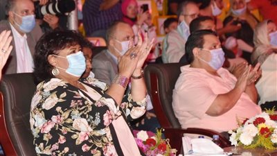 وزيرة الثقافة تتابع خطوات استئناف نشاط الإنتاج الثقافى وتشهد عرضا للسيرك القومى