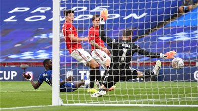 لفتة طيبة من تشيلسي عقب إصابة نجم مانشستر يونايتد خلال مباراة الفريقين (صورة)