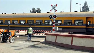 قطار يدهس مواطن وزوجته أثناء عبورهما المزلقان ونجاة أطفالهما في الدقهلية