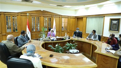 أول خطوة لتصنيع لقاح كورونا.. وزيرة الصحة تجتمع بـ”فاكسيرا” لتفقد خطوط الإنتاج (صور)