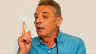 محمود حميدة لفاروق الفيشاوي في ذكرى وفاته: “أدعو الله ألا يغيب صوتك ولا صورتك” (صورة)