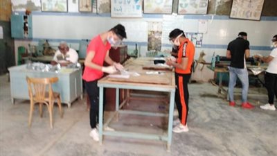 طلاب الدبلومات الفنية يؤدون امتحان اللغة العربية في أول أيام الدور الأول