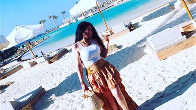 متابعة لـ”عبير صبري”: “ربنا يكرمك بمرض خبيث يهدك”.. والفنانة ترد (صور)